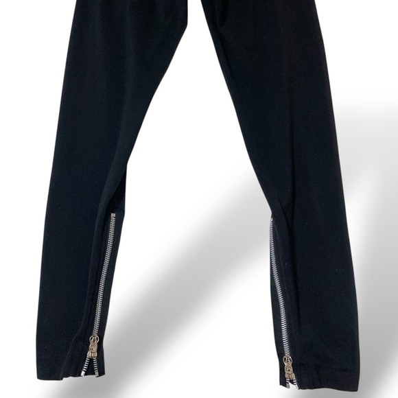 LULULEMON Black Knit Hi Rise Leggings 9”Silver Detail Pull tab Zipper Size 6 EUC - Picture 5 of 9